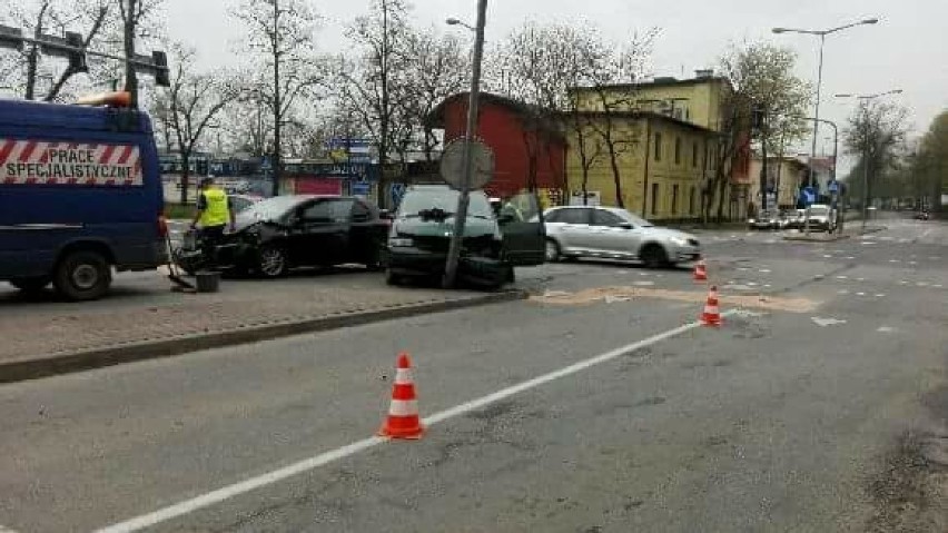 Gorzów Wielkopolski 16 kwietnia 2018 r. Kolizja na skrzyżowaniu Kosynierów Gdyńskich i Roosevelta w Gorzowie [ZDJĘCIA]