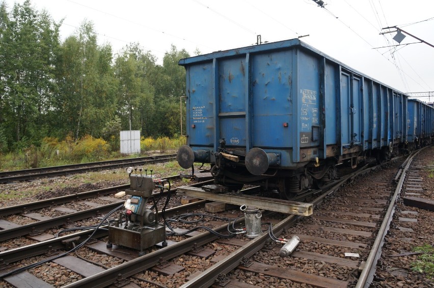 W Dąbrowie Górniczej zderzyły się pociągi. Cztery wagony wykolejone! Maszynista był pijany