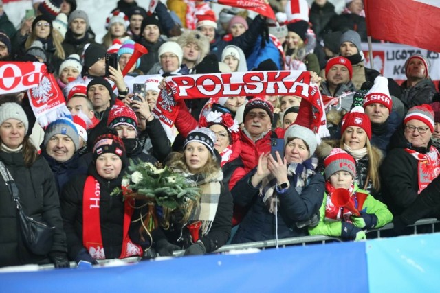 Fani Biało-Czerwonych przyjechali do Wisły z całej Polski

  Zobacz kolejne zdjęcia. Przesuwaj zdjęcia w prawo - naciśnij strzałkę lub przycisk NASTĘPNE 