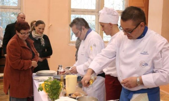 Pokaz tajników kuchni molekularnej w ZS Chemicznych