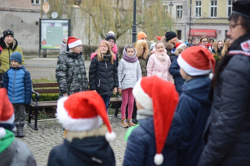 Grudziądzanie świętowali imieniny Kopernika pod pomnikiem [wideo, zdjęcia]