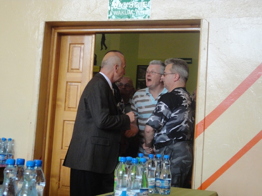 Gorąco na zebraniu w "HUtniku". Mieszkańcy Polnej stali za drzwiami (zdjęcia)