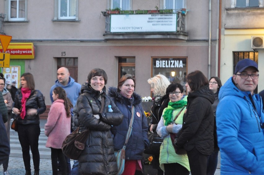 Śremianie okazali wsparcie strajkującym nauczycielom...