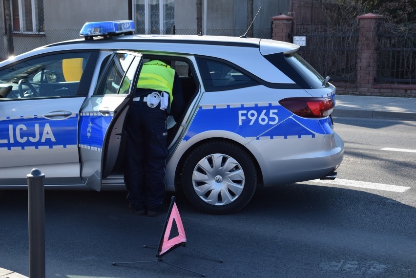 Wypadek motocyklisty na ulicy Kozietulskiego w Skierniewicach [ZDJĘCIA]