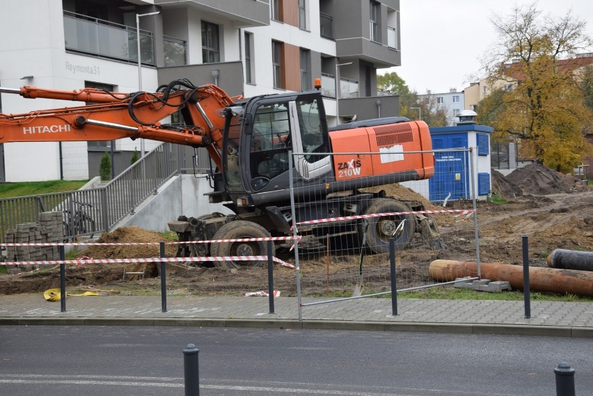 Budują parking przy ul. Jagiellońskiej. Kiedy będzie można tam zostawić samochód? [ZDJĘCIA]