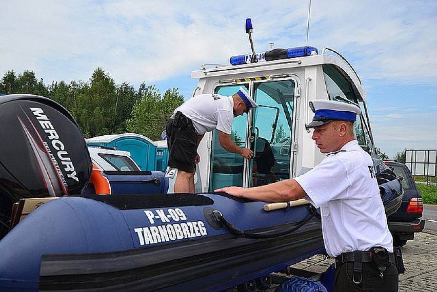 Policjanci na Jeziorze Tarnobrzeskim