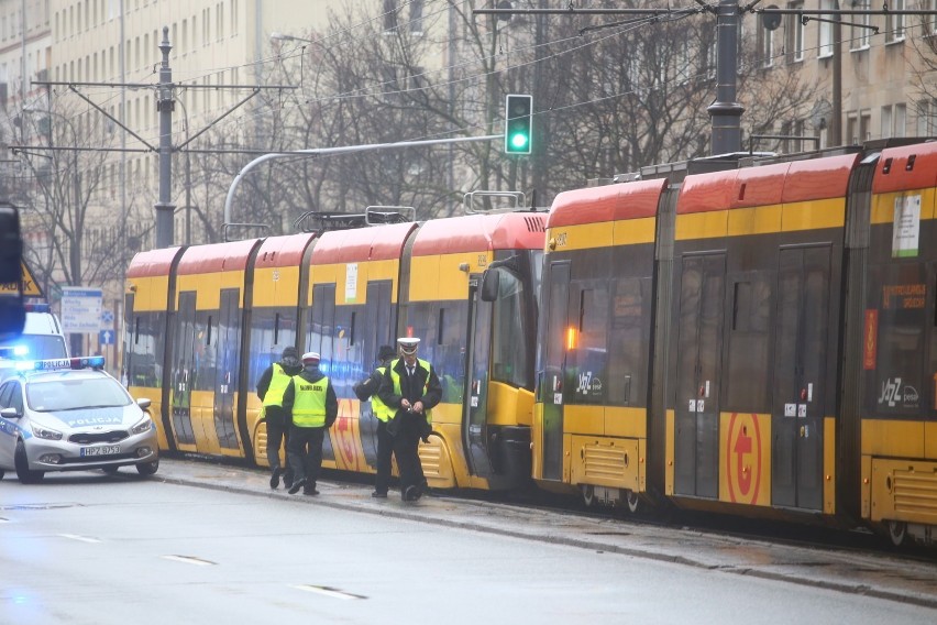 Wypadek Warszawa Śródmieście. Dwa tramwaje zderzyły się w centrum miasta. Są ranni, wstrzymano ruch
