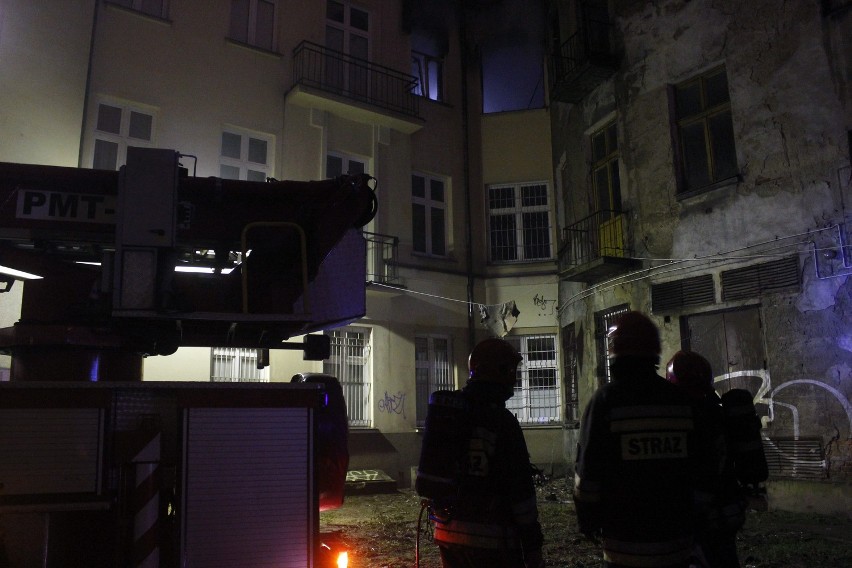 Pożar w kamienicy przy Piotrkowskiej w Łodzi. Jedna osoba nie żyje