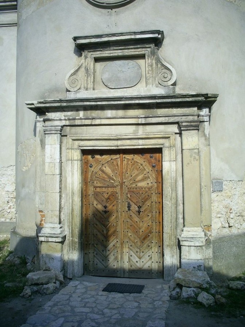 Wejście do kościoła - portal w stylu barokowym.Fot. Dorota...