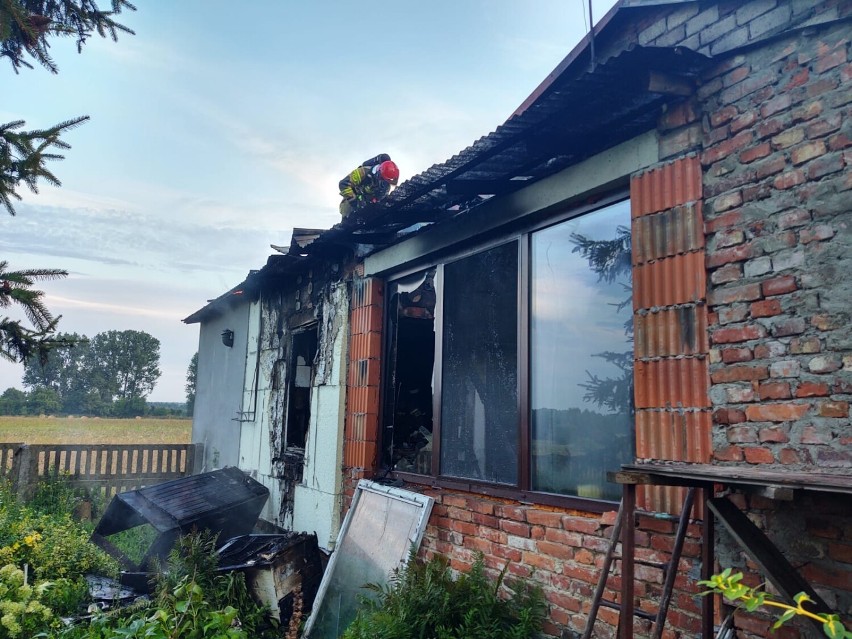 Pożar domu w Młodawinie Górnym w gminie Zapolice ZDJĘCIA
