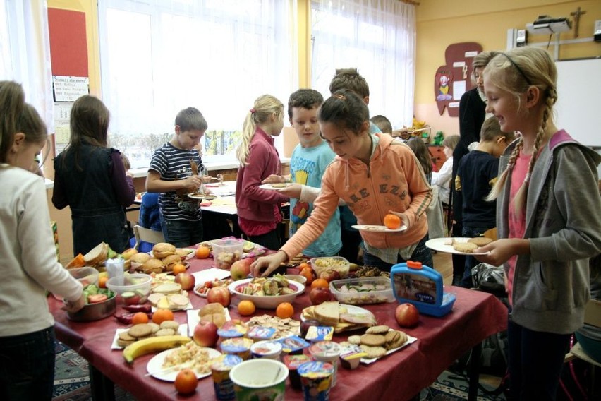 Dzień zdrowego śniadania w Szkole Podstawowej nr 18 we Włocławku.