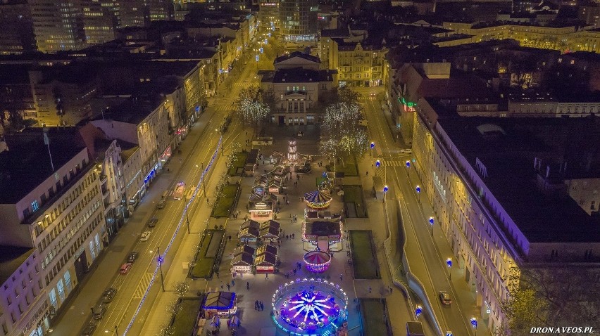 Jarmark świąteczny w Poznaniu z lotu ptaka. Wygląda niesamowicie!