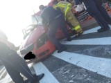 Tragiczny wypadek w Siewierzu. Nie żyje 21-letni kierowca. Lądował śmigłowiec LPR, droga była zablokowana