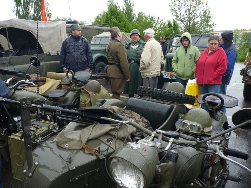 Zlot Pojazdów Militarnych Wapienniki 2012: Parada i pokaz w Radomsku [ZDJĘCIA+FILM]