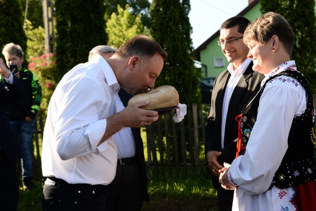 Andrzej Duda w winnicy w Zarzeczu.