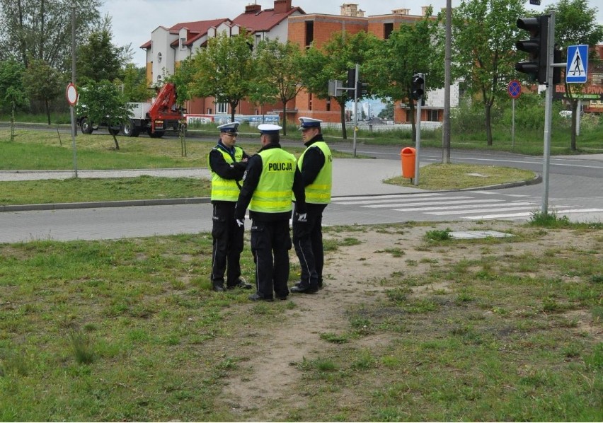 Śrem: policjanci kierowali ruchem na skrzyżowaniu ul....