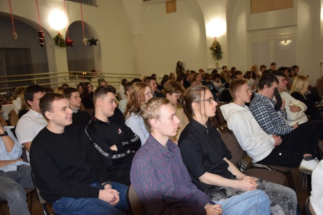 W ramach projektu „Modernizacja kształcenia zawodowego w Zespole Szkół w Czerwieńsku” gminy Czerwieńsk i Nowogród Bobrzański zorganizowały konferencję popularnonaukową „Kolej: przeszłość – teraźniejszość – przyszłość”