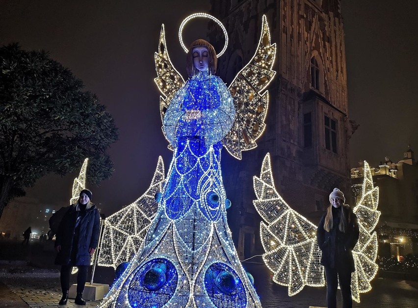 Kraków. Świąteczne anioły, możemy zobaczyć na ulicach Krakowa ZDJĘCIA