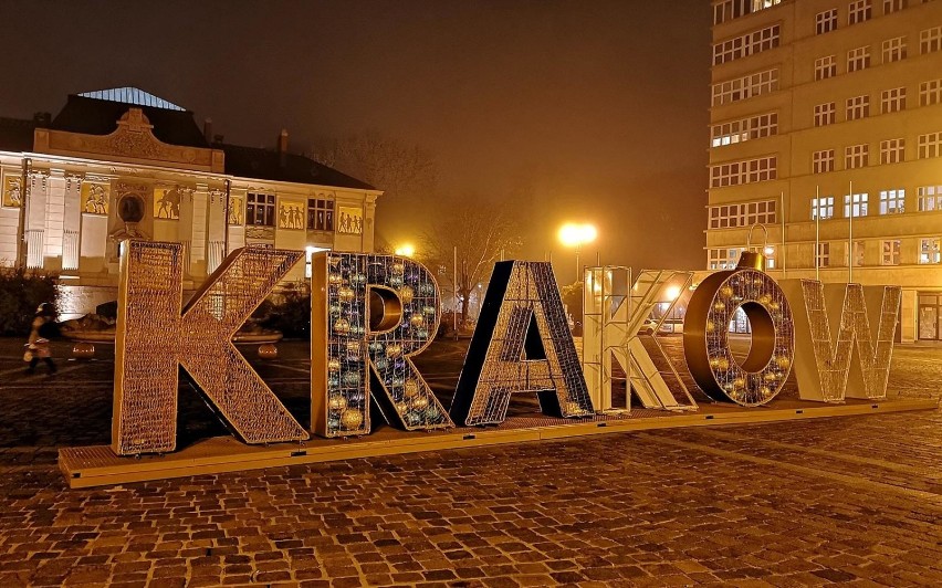 Kraków. Świąteczne anioły, możemy zobaczyć na ulicach Krakowa ZDJĘCIA