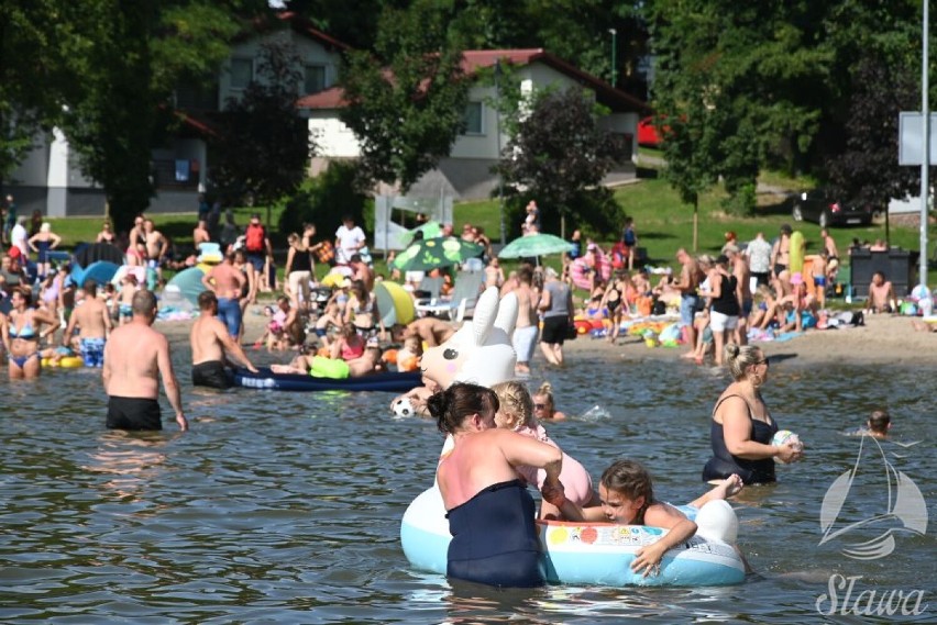 Cały region bawi się nad jeziorem w długi weekend