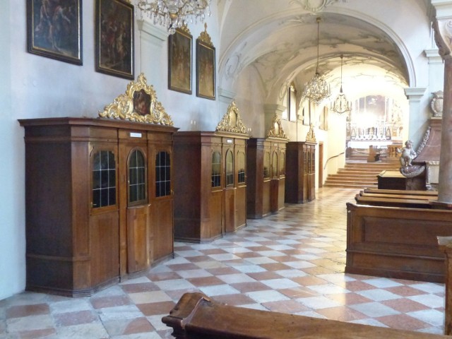 Przechodząc do galerii poznacie rozkład mszy świętych w olkuskich kościołach, przed którymi można skorzystać z Sakramentu Pokuty.