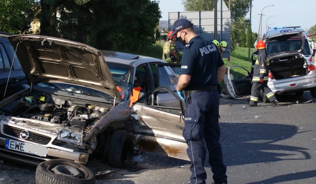 Do groźnie wyglądającej kolizji drogowej doszło 14 września po godzinie 16 na drodze wojewódzkiej 450 w Wieruszowie, tuż obok Komendy Powiatowej Policji.