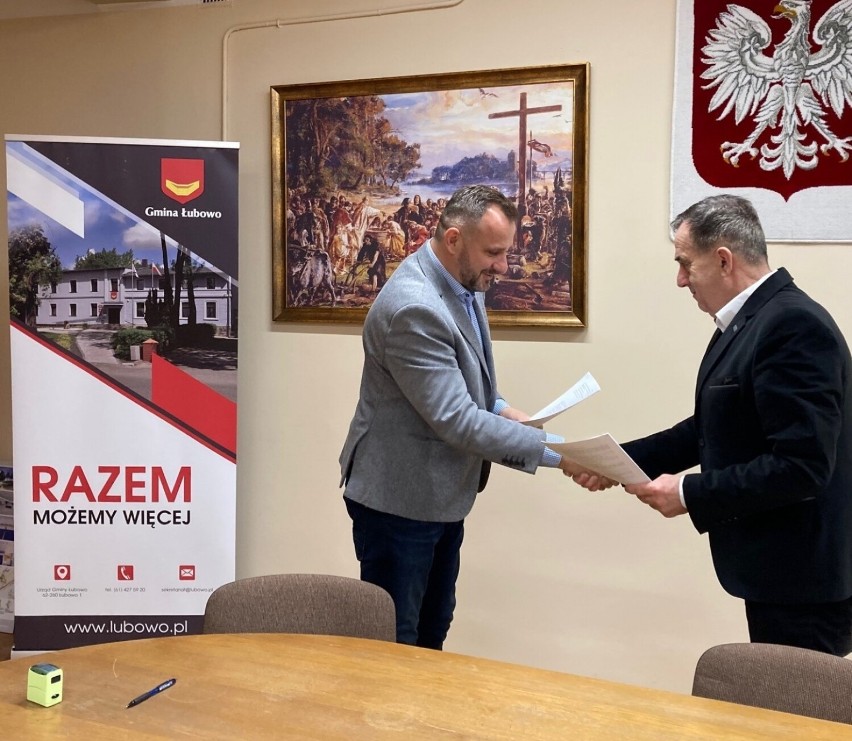 Gmina Łubowo. Podpisanie umowy z wykonawcą budowy lub przebudowy dróg gminnych