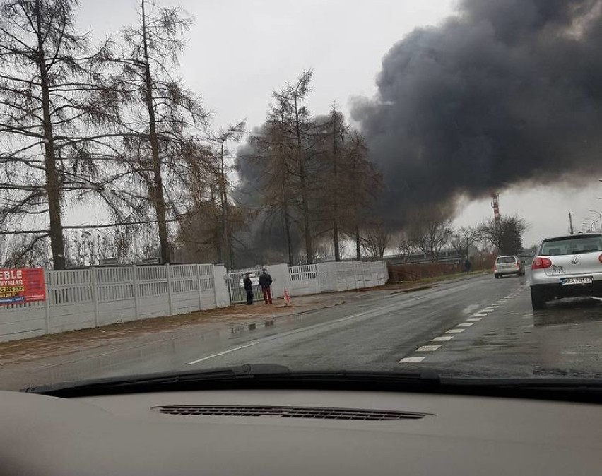 Ogromny pożar niedaleko Warszawy. Nie miejscu pracuje 40...