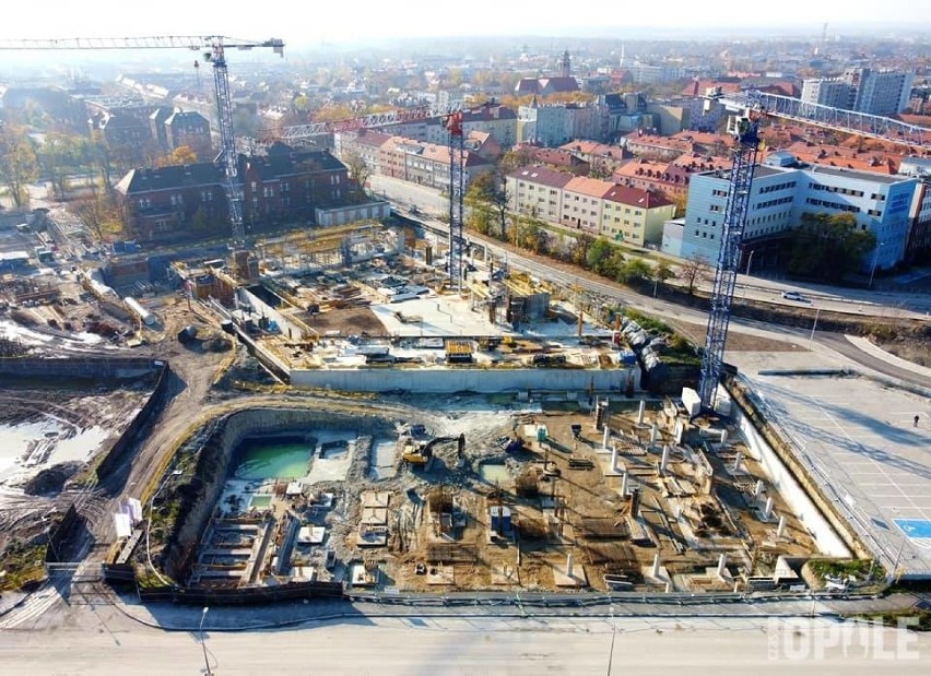Centrum Usług Publicznych w Opolu - zdjęcia placu budowy z...