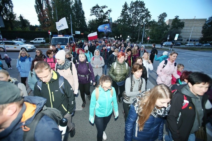 Pielgrzymka do Trzebnicy. 30 km marszu do grobu św. Jadwigi w Trzebnicy [MNÓSTWO ZDJĘĆ]