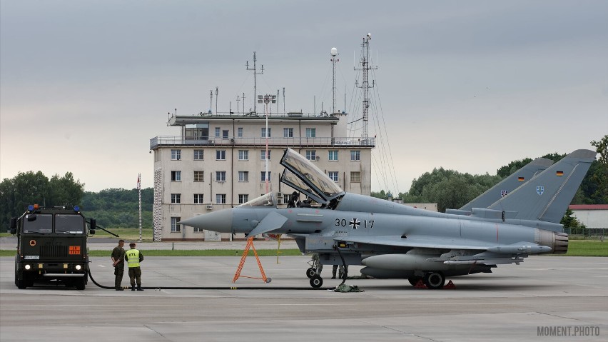 Malbork. Niemieccy piloci na Eurofighterach z krótką wizytą w 22 BLT. Na dłużej zagoszczą MiGi-29 z Mińska Mazowieckiego