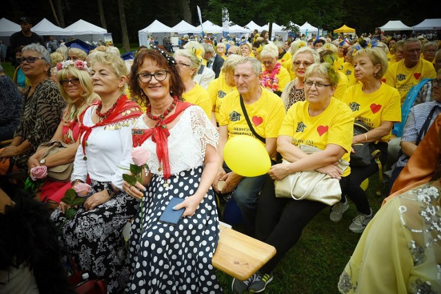 Kolorowe i radosne święto seniorów w Parku Jordana czyli 8. Międzynarodowe Senioralia 2021r. z udziałem mocnej „ekipy” powiatu olkuskiego. Działo się!