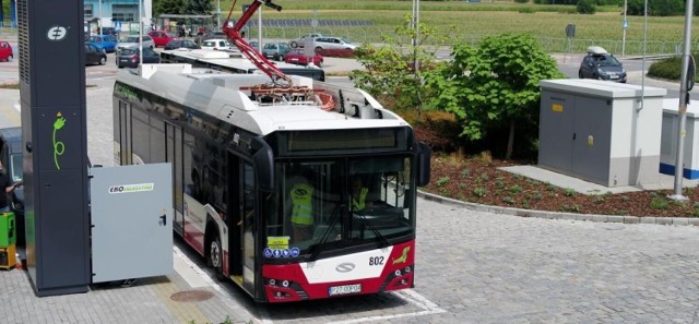 Kolejne autobusy elektryczne przyjadą do Opola. Będą to dwunastometrowe solarisy.