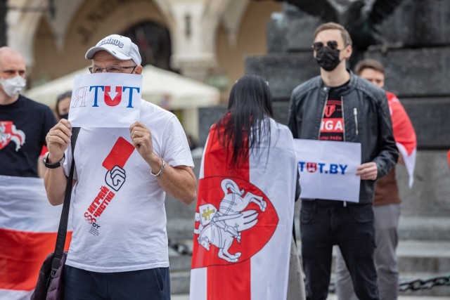 Protest krakowskich Białorusinów w obronie prześladowanych dziennikarzy przez reżim Łukaszenki