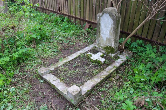 Nagrobek na cmentarzu ewangelickim na Kępie Tarchomińskiej