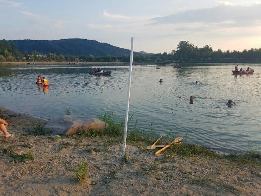 Tragiczny finał poszukiwań chłopca na kąpielisku w Jurkowie, wyłowiono ciało 10-latka
