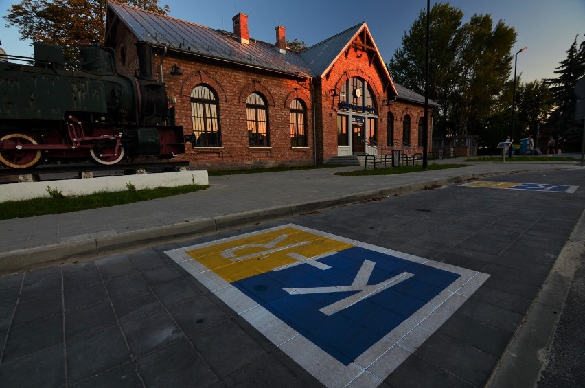 Zabytkowy dworzec w Sochaczewie zmodernizowany. Ma być jedną z wizytówek miasta. Przebudowę nadzorował konserwator zabytków 