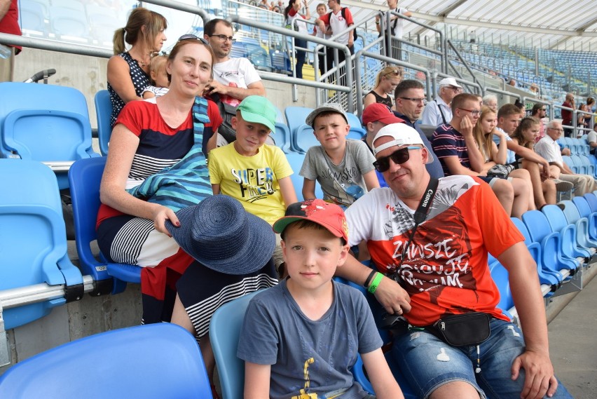 Tłum na trybunach Stadionu Śląskiego