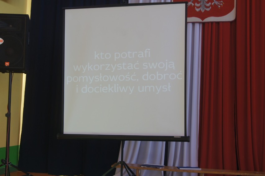Podczas Dnia Edukacji Narodowej w Konopnicy uroczyście żegnano wieloletnią dyrektor Urszulę Torczyńską[FOTO]