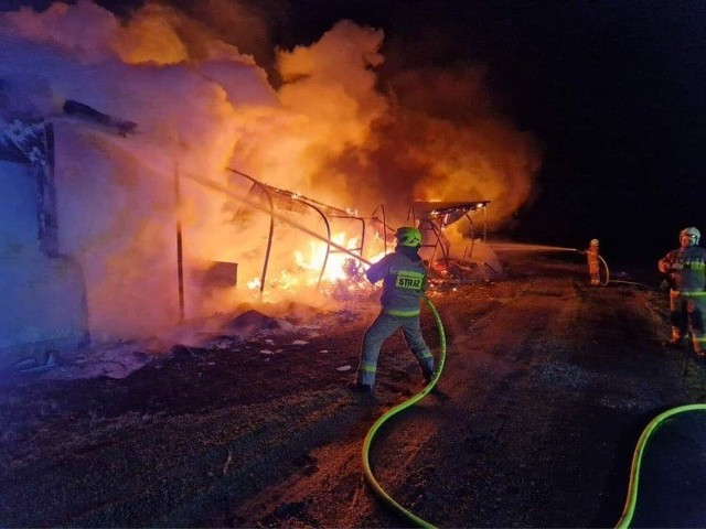 Pożar magazynu na terenie stolarni w Kijewie Królewskim (powiat chełmiński)