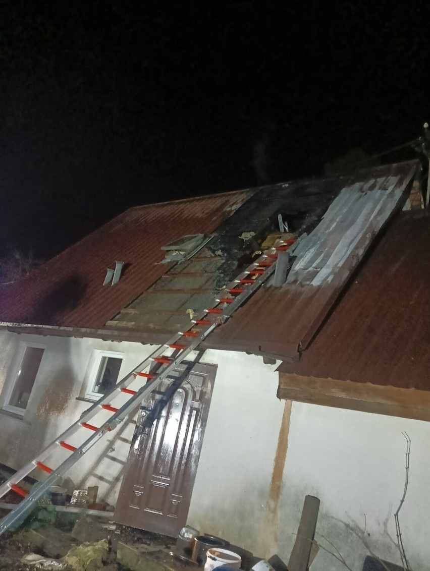 Do pożaru poddasza budynku mieszkalnego doszło w Trzepowie w...