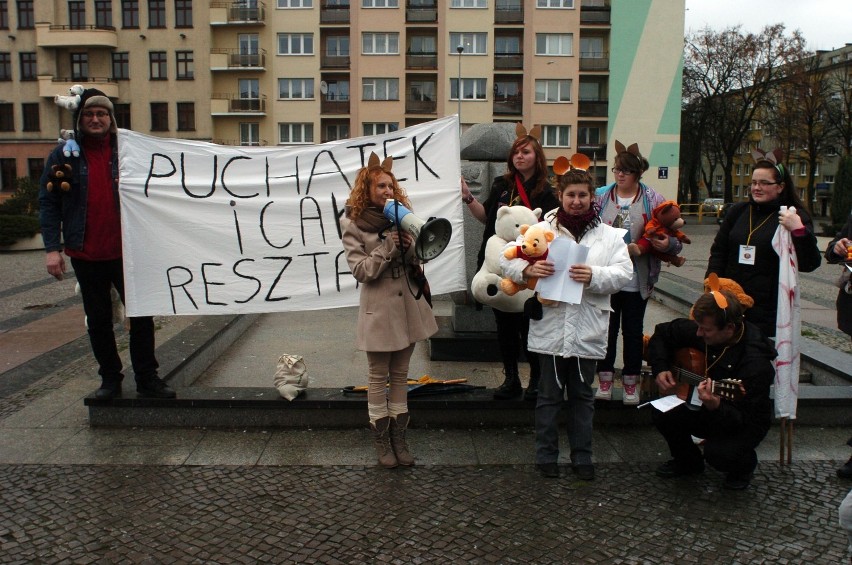 Happening w Słupsku: Puchatek i cała reszta na Starym Rynku [ZDJĘCIA]