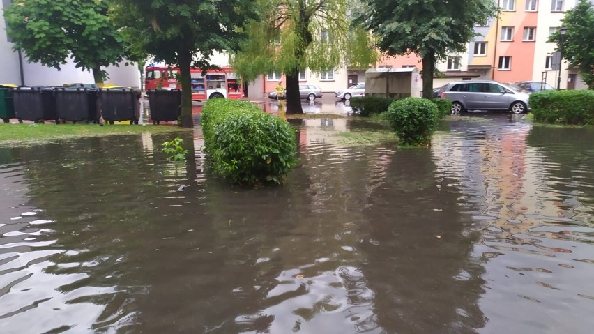 Ulewny deszcz w Hajnówce spowodował liczne podtopienia