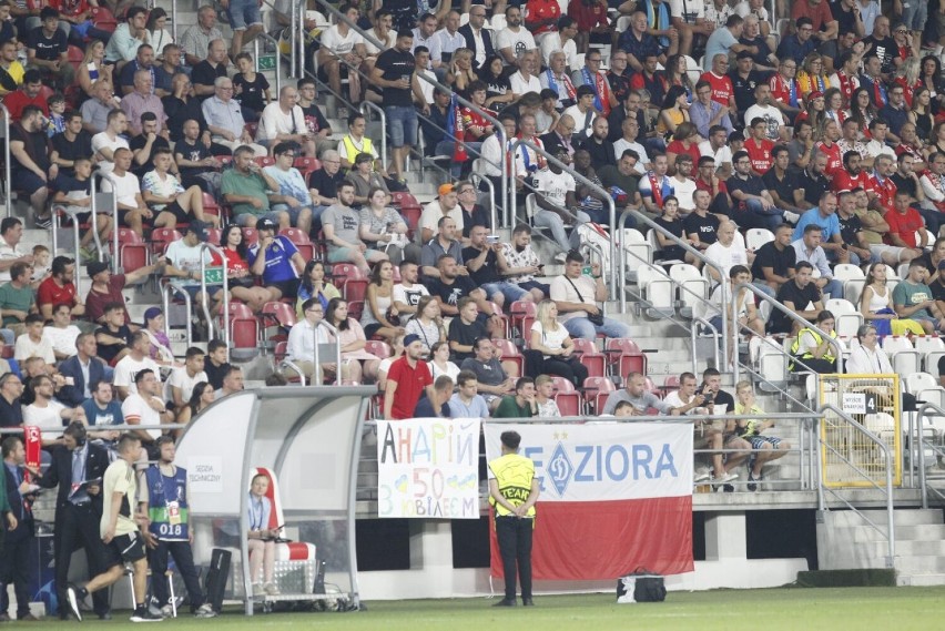 Kibice na meczu Ligi Mistrzów Dynamo Kijów - Benfica Lizbona