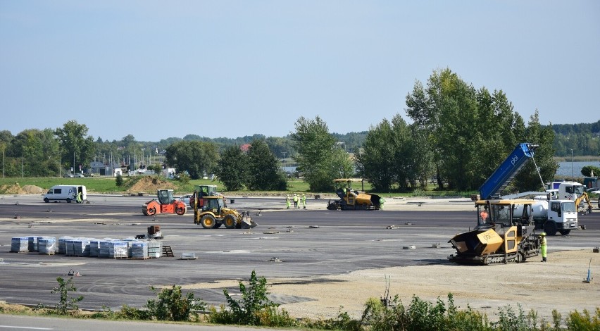 Tak zmieniał się teren budowy nowych parkingów nad Jeziorem...