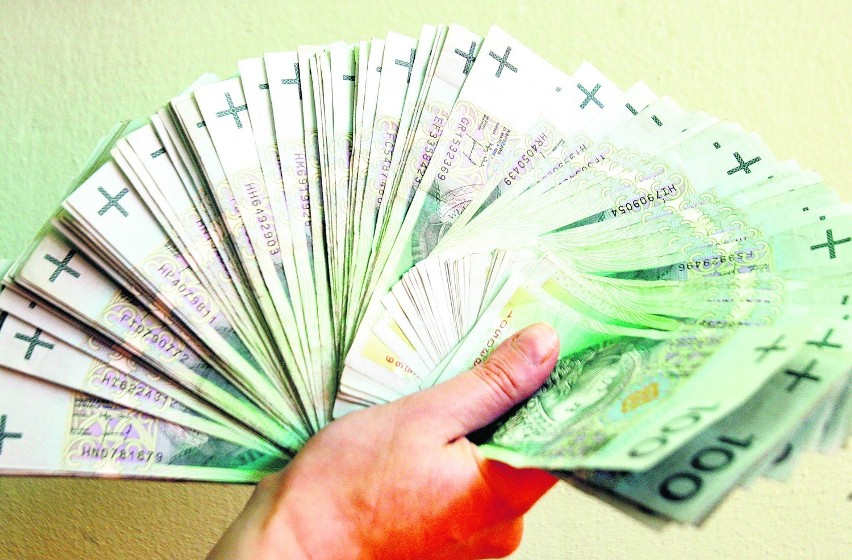 Bezdomny z Białej Podlaskiej znalazł teczkę pełną pieniędzy