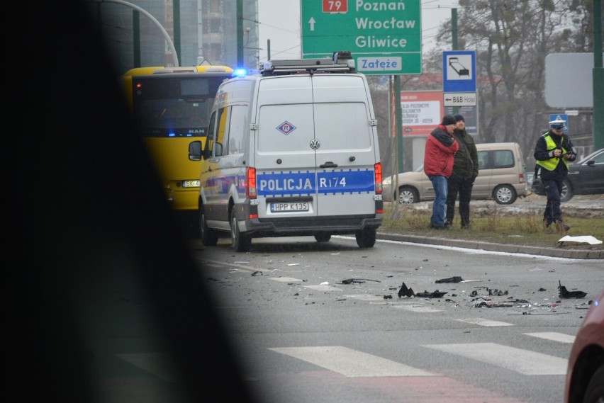 Zobacz kolejne zdjęcia. Przesuwaj zdjęcia w prawo - naciśnij...