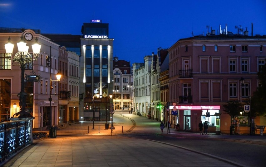 Zamknięte kluby i bary, puste ulice - tak wyglądają ulice w...