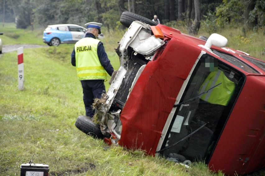 Bus wypadł z drogi na wysokości Kluczy