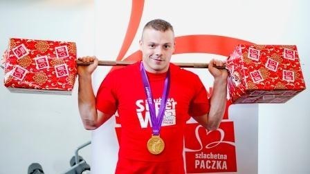 Mistrz olimpijski z Londynu pomaga rodzinie z Bydgoszczy w ramach projektu Szlachetna Paczka